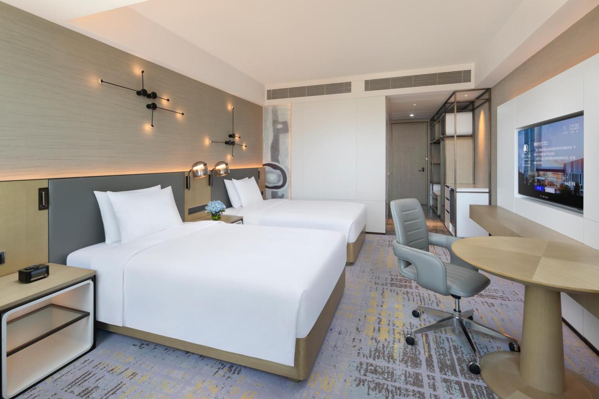 Hotel Doubletree By Hilton Kunming Airport Exterior foto