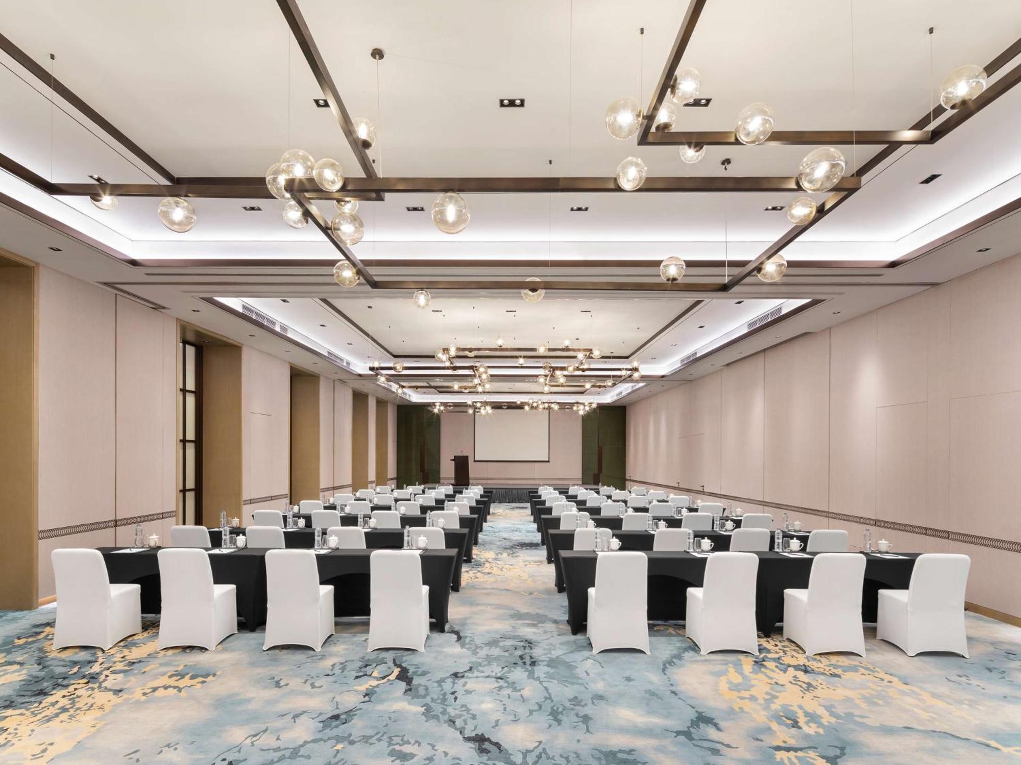 Hotel Doubletree By Hilton Kunming Airport Exterior foto