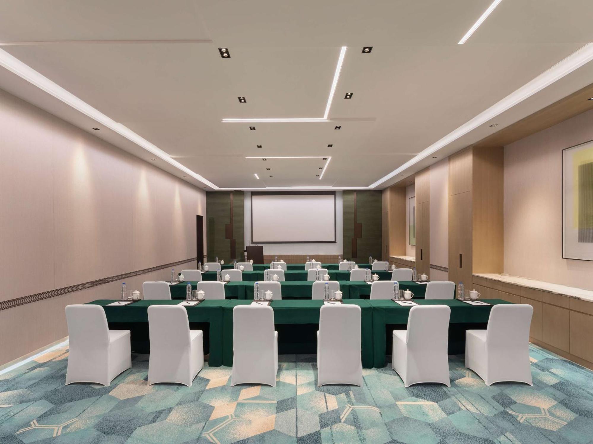Hotel Doubletree By Hilton Kunming Airport Exterior foto