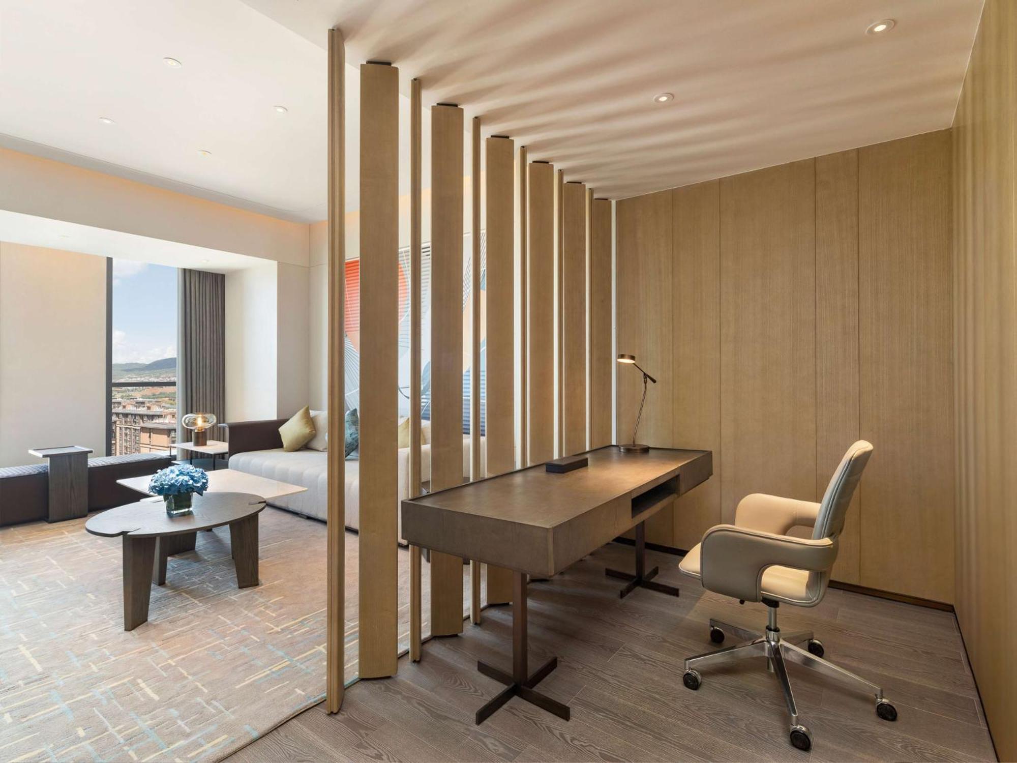 Hotel Doubletree By Hilton Kunming Airport Exterior foto